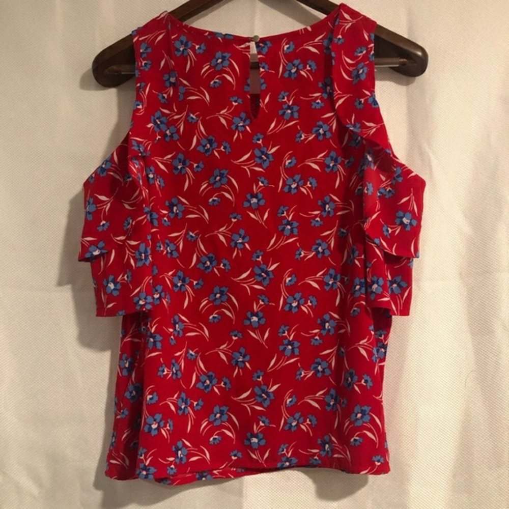 🦋 3/$15 Tommy Hilfiger ruffle cold shoulder